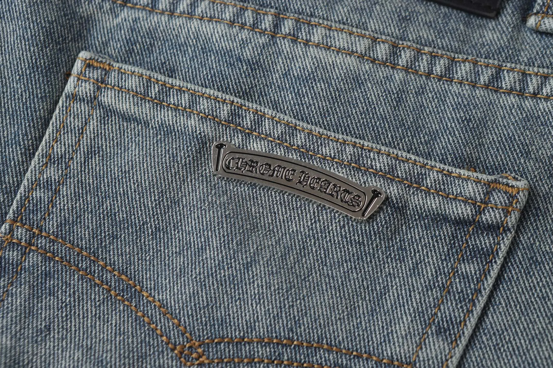 P260 Cross-border model, please do not place an order if you are pursuing quality - Chrome Hearts/Chrome Hearts Cross ✝️ Inlaid embroidered washed jeans, trousers and casual pants - High weight, high density and high quality. The wool is soft, delicate and skin-friendly. It feels soft and silky. It has excellent warmth and skin-friendly properties. - Customized weaving and dyeing, no color difference. No matter the fabric or workmanship details, it beats the ordinary version on the market - Hardware zipper accessories are all customized, full of details -Colour: washed blue -Size: 28 30 32 34 36
